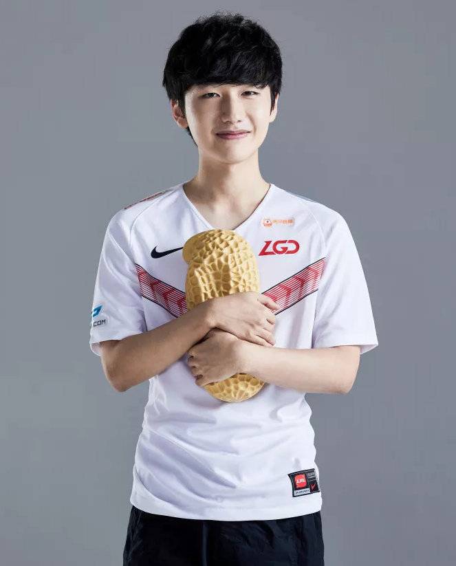 三个和尚没水喝，建议把罗德里戈薪资也提到相同水平